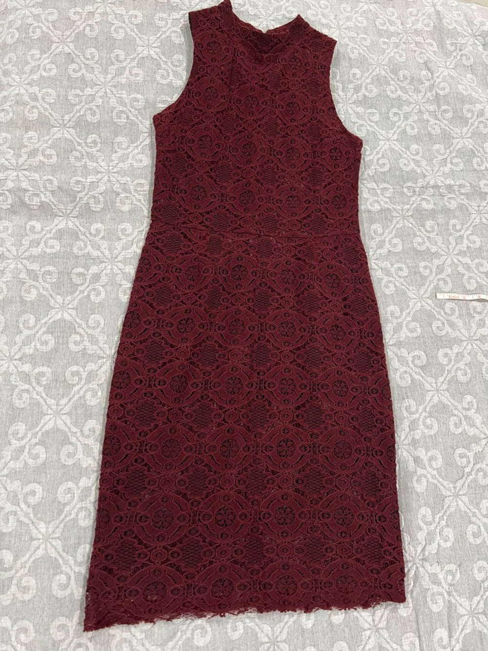 Aqua Sleeveless Lace Midi Dress in Wine